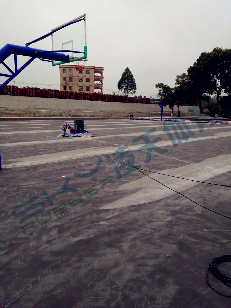 丙烯酸蓝球场案例:江门市鹤山宅梧小学弹性丙